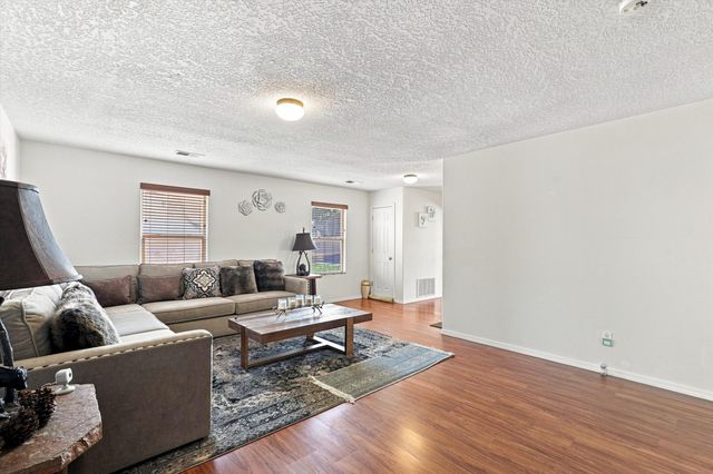 3032 Cochiti Street NE, Rio Rancho, NM 87144