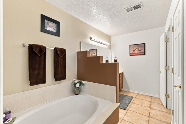 3032 Cochiti Street NE, Rio Rancho, NM 87144