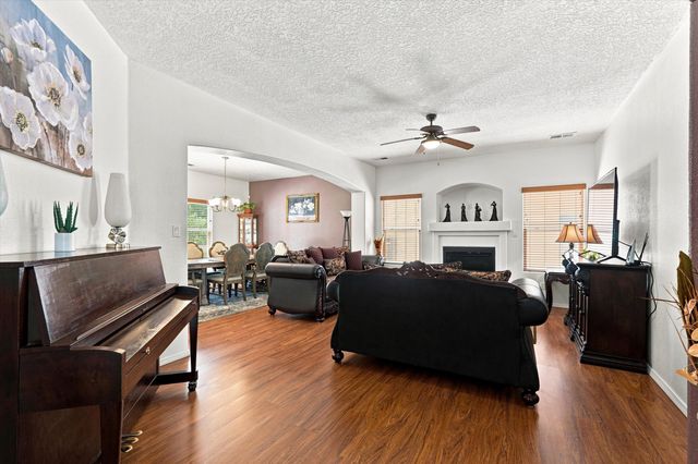 3032 Cochiti Street NE, Rio Rancho, NM 87144