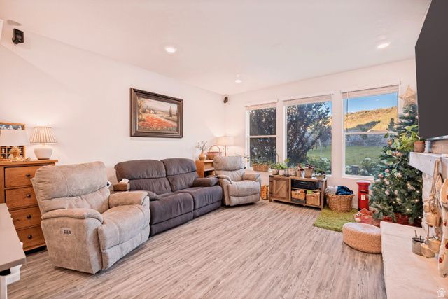 693 S GRANT LN, North Salt Lake, UT 84054