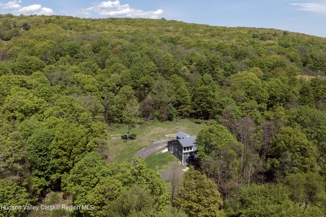 606 Old Post Road, New Paltz, NY 12561