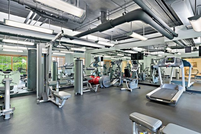 4833 N Olcott Avenue 307, Harwood Heights, IL 60706