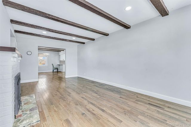 42 Greenwood Rd, Bay Shore, NY 11706