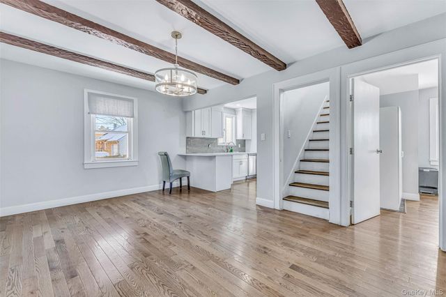 42 Greenwood Rd, Bay Shore, NY 11706