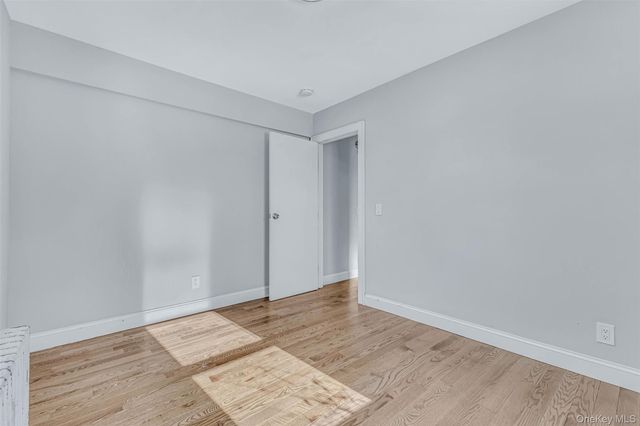 42 Greenwood Rd, Bay Shore, NY 11706