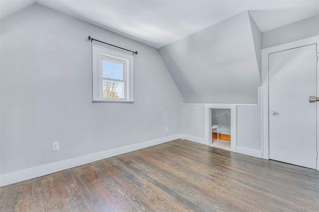 42 Greenwood Rd, Bay Shore, NY 11706