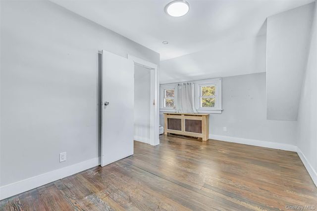 42 Greenwood Rd, Bay Shore, NY 11706