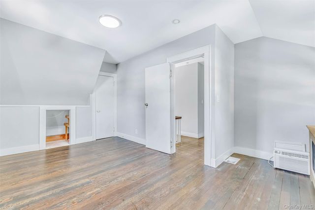 42 Greenwood Rd, Bay Shore, NY 11706