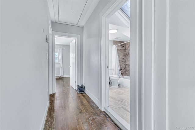 42 Greenwood Rd, Bay Shore, NY 11706