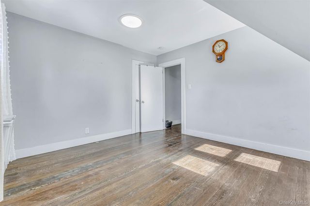 42 Greenwood Rd, Bay Shore, NY 11706