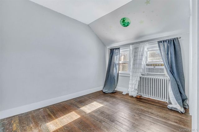 42 Greenwood Rd, Bay Shore, NY 11706