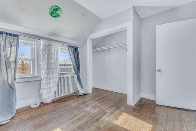 42 Greenwood Rd, Bay Shore, NY 11706