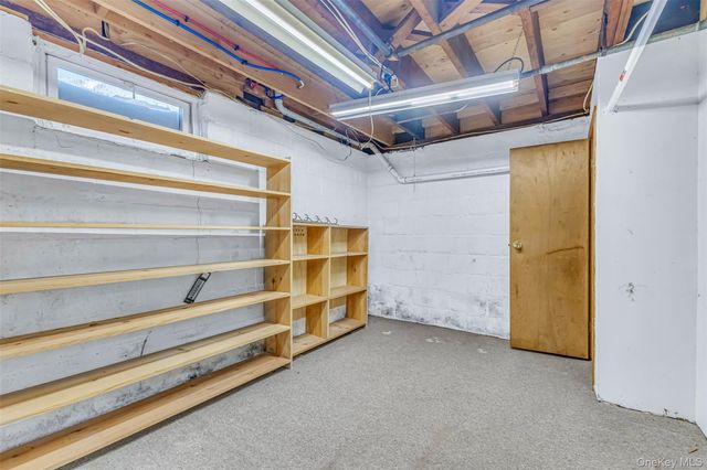 42 Greenwood Rd, Bay Shore, NY 11706