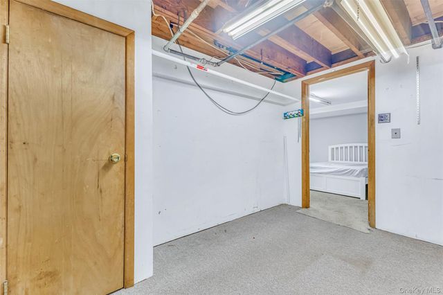 42 Greenwood Rd, Bay Shore, NY 11706