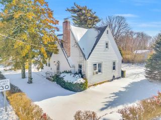 42 Greenwood Rd, Bay Shore, NY 11706