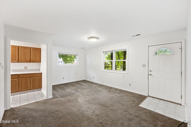 56 Miracle Ln, Colonie, NY 12211