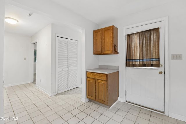 56 Miracle Ln, Colonie, NY 12211