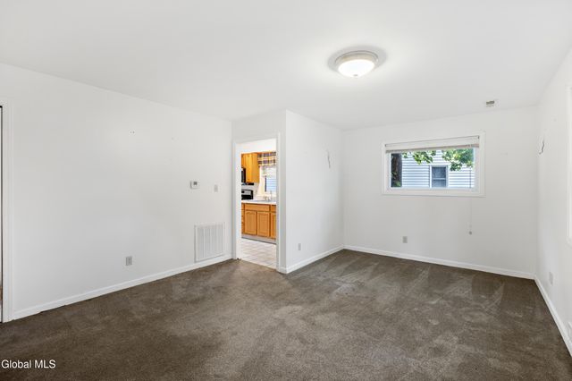 56 Miracle Ln, Colonie, NY 12211