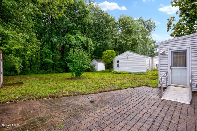 56 Miracle Ln, Colonie, NY 12211