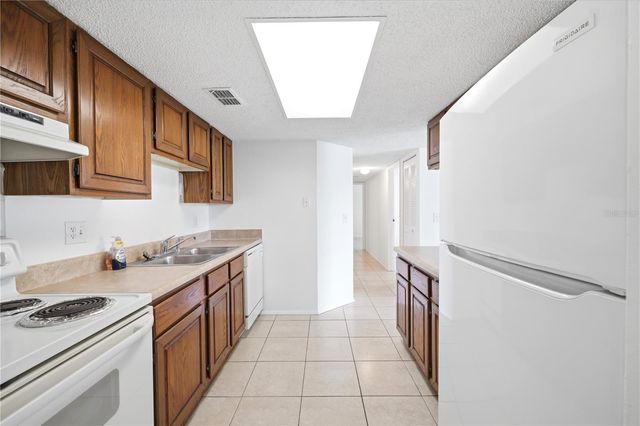 123 LOBLOLLY COURT B, Oldsmar, FL 34677