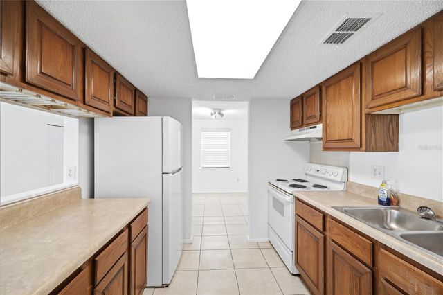 123 LOBLOLLY COURT B, Oldsmar, FL 34677