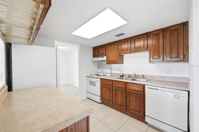 123 LOBLOLLY COURT B, Oldsmar, FL 34677