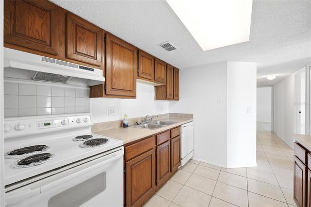 123 LOBLOLLY COURT B, Oldsmar, FL 34677