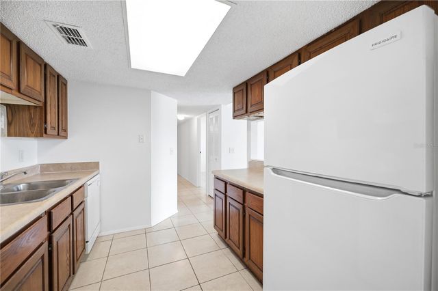 123 LOBLOLLY COURT B, Oldsmar, FL 34677
