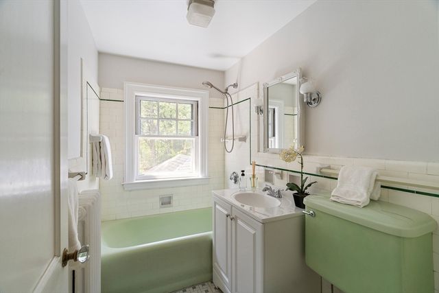 15 Agawam Rd, Newton, MA 02468