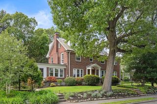 15 Agawam Rd, Newton, MA 02468