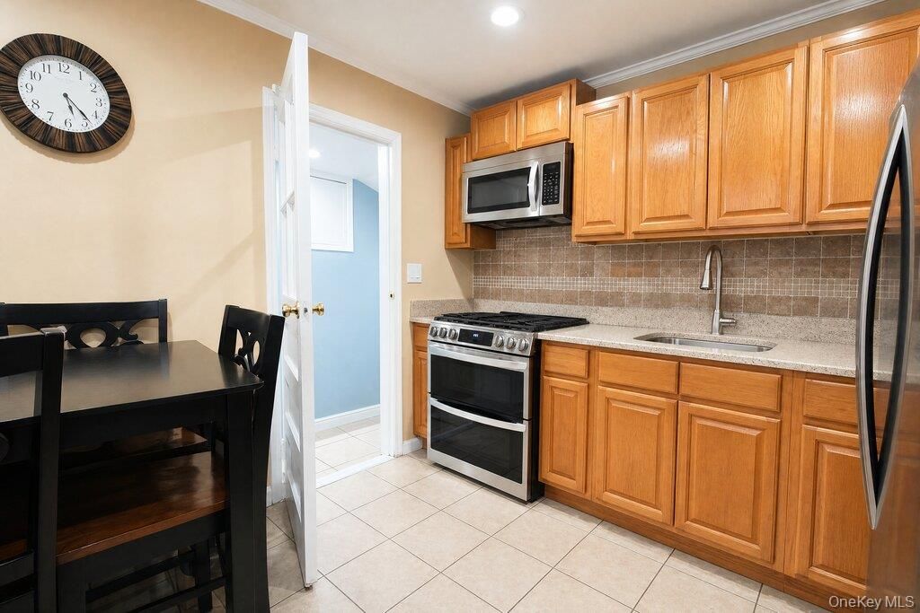 1061 Midland Street, Uniondale, NY 11553 — photo 4