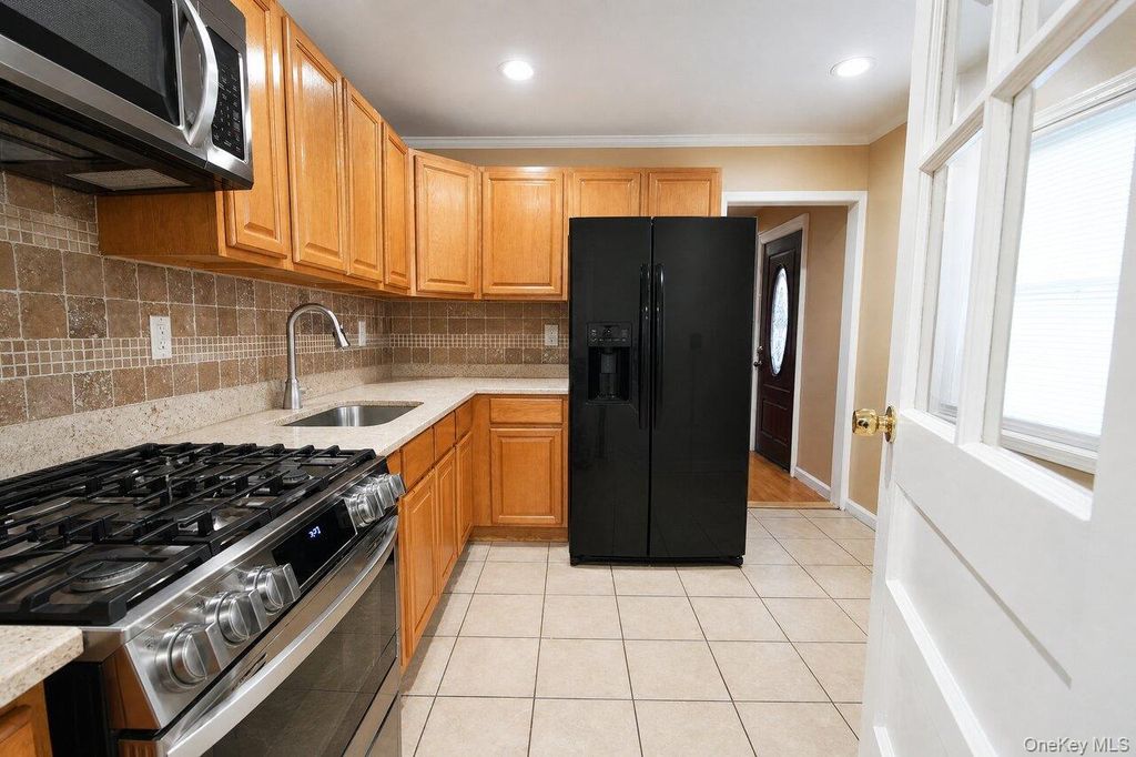 1061 Midland Street, Uniondale, NY 11553 — photo 5