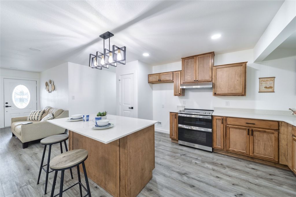 1017 Pindar Avenue, Dallas, TX 75217