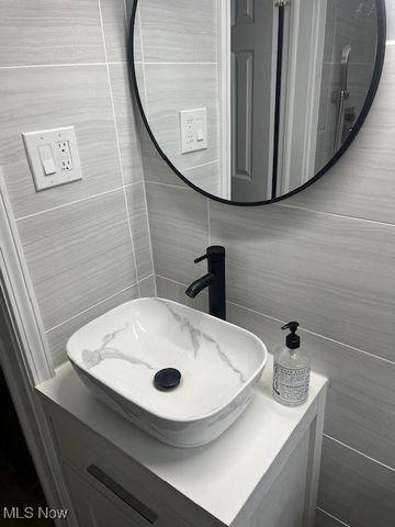 3787 Bainbridge Road, Cleveland Heights, OH 44118