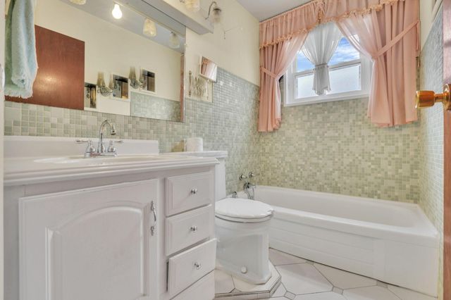 3142 Hillgate Road, Columbus, OH 43207