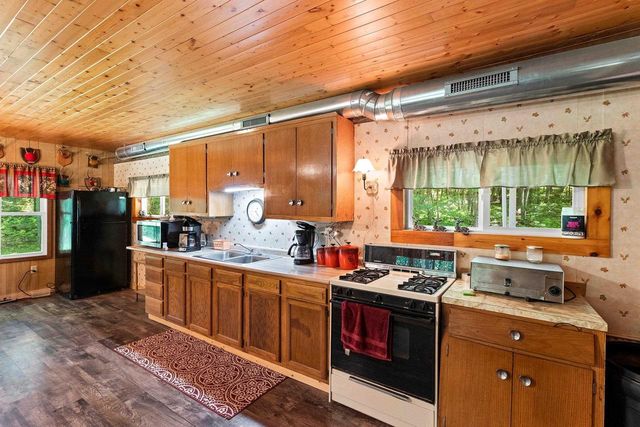 E559 INDIAN VALLEY ROAD, Waupaca, WI 54981