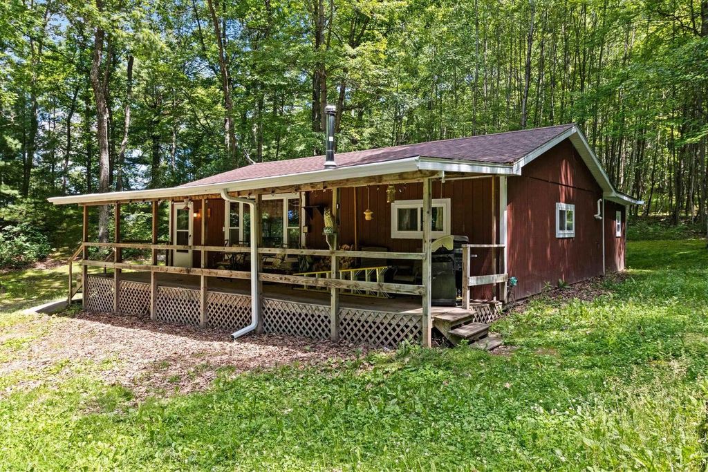 E559 INDIAN VALLEY ROAD, Waupaca, WI 54981