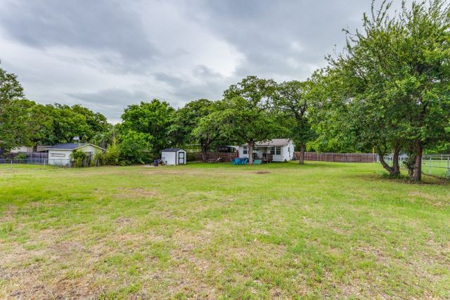 12490 Deeds Court, Azle, TX 76020