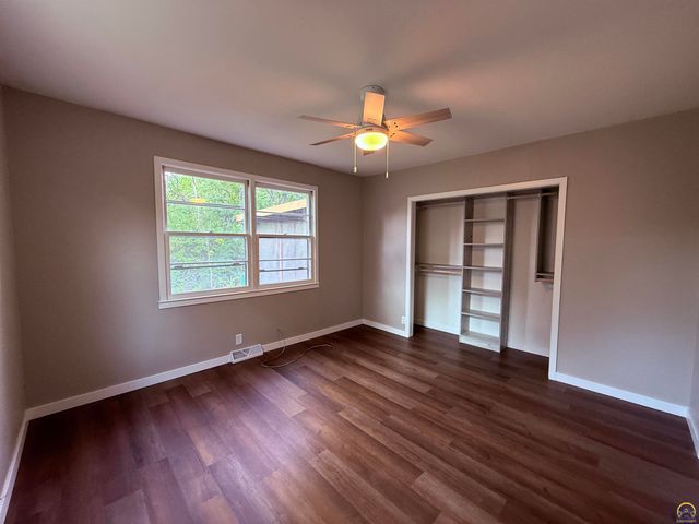 1421 SW McAlister AVE, Topeka, KS 66604