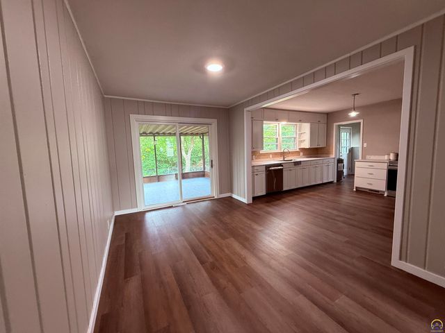 1421 SW McAlister AVE, Topeka, KS 66604