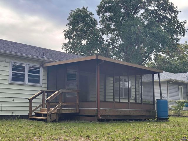 1421 SW McAlister AVE, Topeka, KS 66604