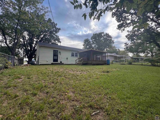 1421 SW McAlister AVE, Topeka, KS 66604