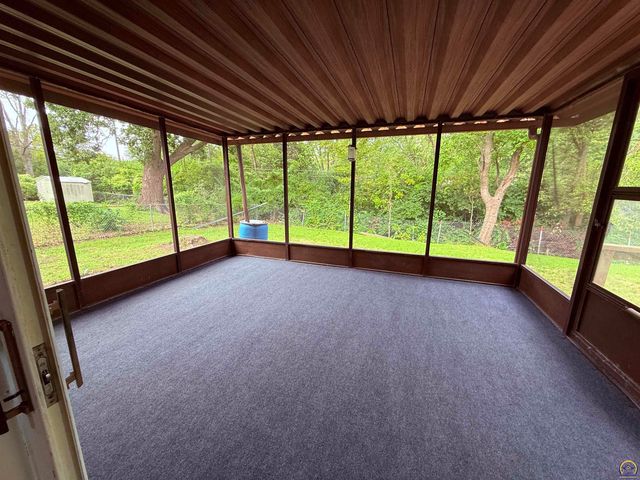 1421 SW McAlister AVE, Topeka, KS 66604