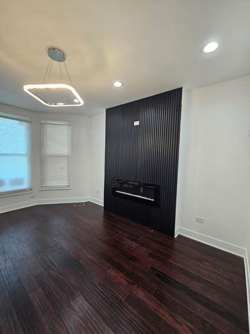 7832 S Evans Avenue, Chicago, IL 60619