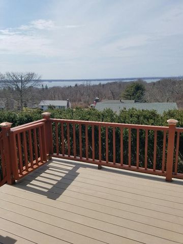 29 Algonquin Drive, Middletown, RI 02842