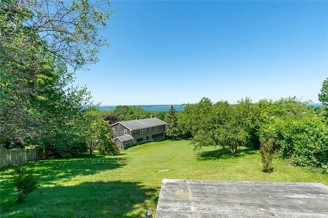 29 Algonquin Drive, Middletown, RI 02842