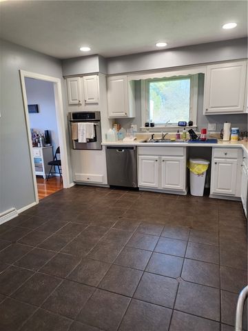 29 Algonquin Drive, Middletown, RI 02842