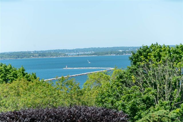 29 Algonquin Drive, Middletown, RI 02842