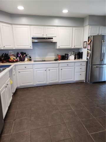 29 Algonquin Drive, Middletown, RI 02842