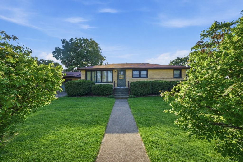 8300 Long Avenue, Burbank, IL 60459 — exterior
